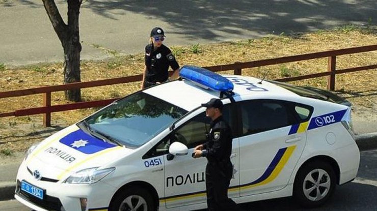 В Славянске полицейские чуть не переехали детей 