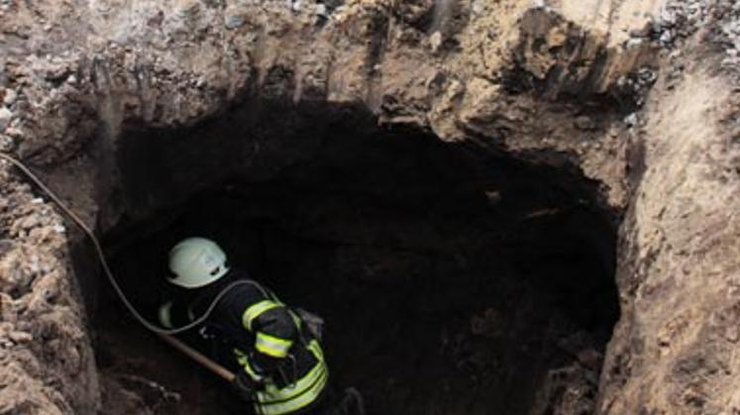 В Черкассах рабочий был заживо погребен в тоннеле (видео)