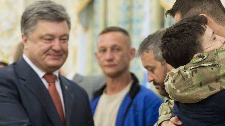 В конце 2016 года Порошенко должен ответить за свои обещания 