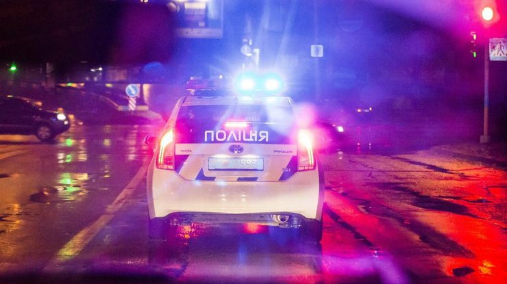 В центре Киева разыскивают водителя джипа, сбившего девушку