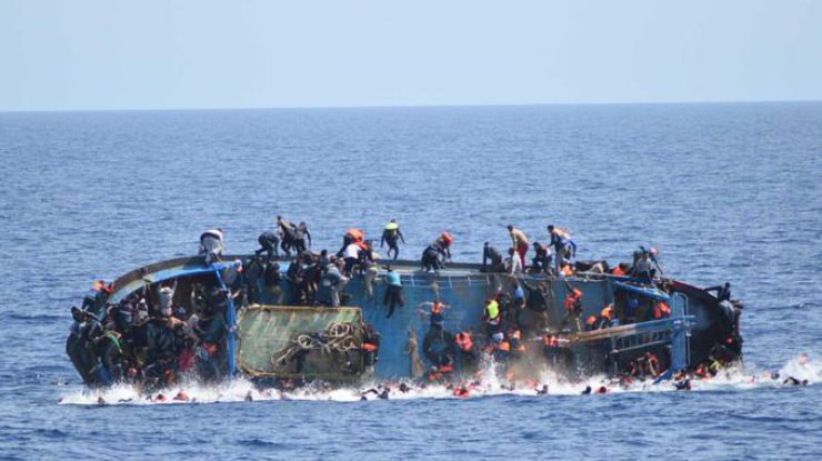 У берегов Ливии перевернулась лодка с 567 мигрантами