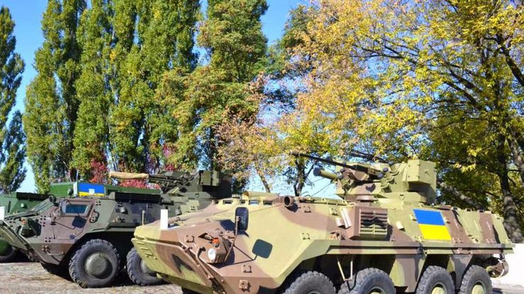 В Донецкой области боевики подорвали БТР с украинскими военными