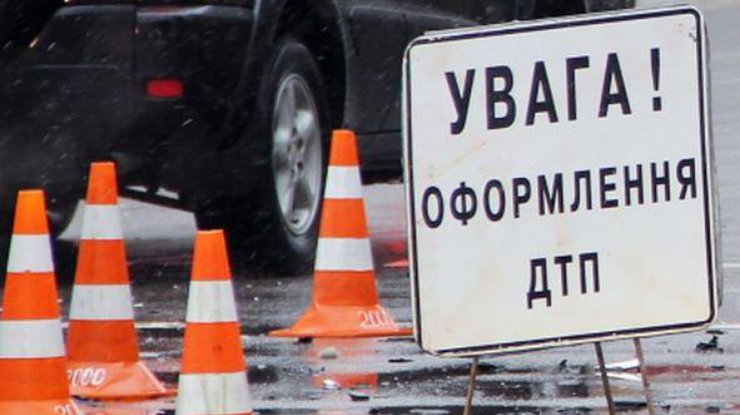 В Киеве автомобиль Honda на повороте протаранил ВАЗ
