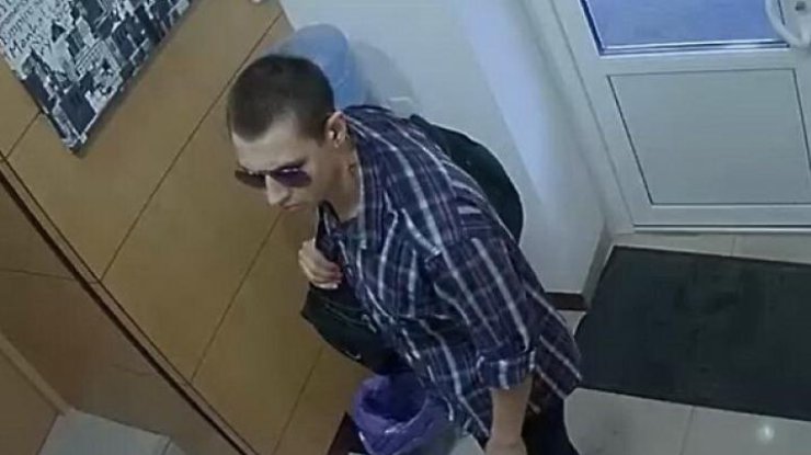 В Киеве мужчина ограбил обменник и стрелял в полицейского