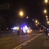 В Киеве пьяный пешеход упал с отбойника под колеса машины