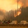 В Канаде не могут эвакуировать людей из-за дыма и огня