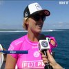 У чемпіонаті на Фіджі серфінгістка без руки виборола третє місце