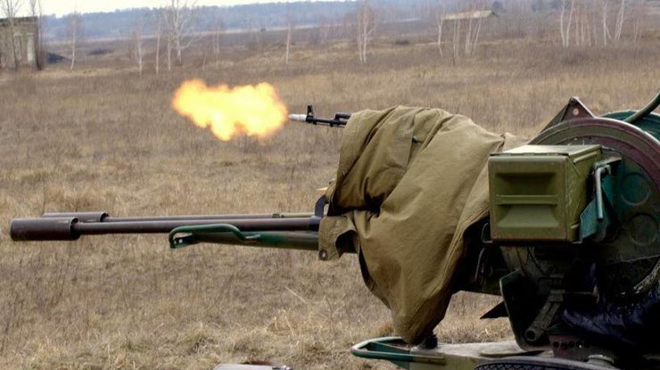 Боевики стреляют по украинским военным из зениток и танков