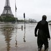Во Франции из-за наводнений временно закроют Лувр