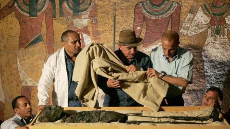 Мумия Тутанхамона. Фото гробницы KV62