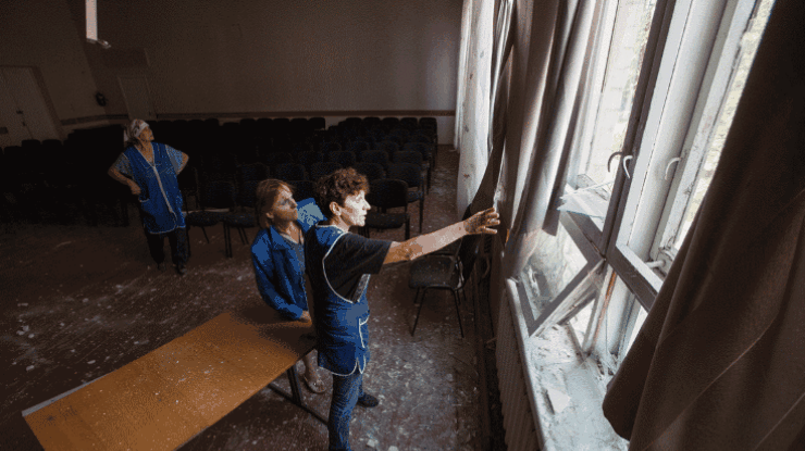 Под Донецком снаряд попал в школу