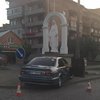 В Мукачево водитель BMW протаранил скульптуру Девы Марии (фото)