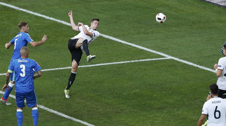 Евро-2016: Германия победила словаков и вышла в четвертьфинал