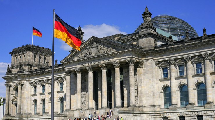 Треть населения Германии выступает за проведение референдума о членстве в ЕС