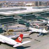 В стамбульском аэропорту прогремели два взрыва