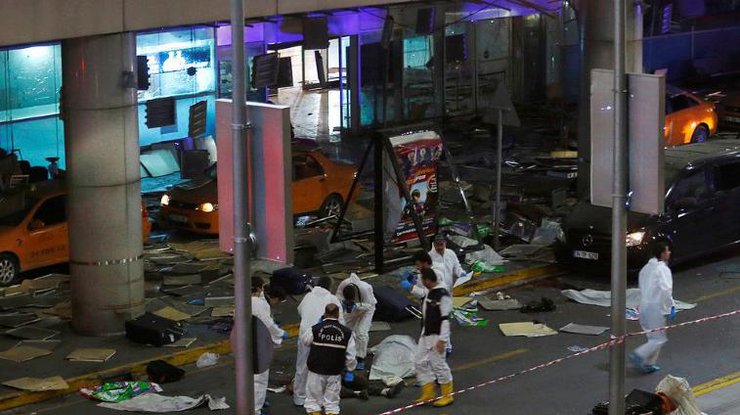 В Стамбуле из-за теракта отменили авиарейсы 