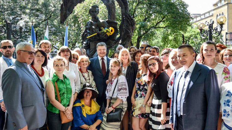 В Болгарии Порошенко открыл памятник Шевченко