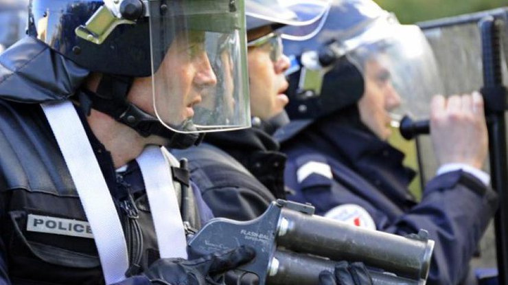 Во Франции на Евро-2016 безопасность будут обеспечивать 90 тысяч военнослужащих 