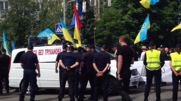 Активисты "антитрухановского" майдана требовали отставки мэра Одессы