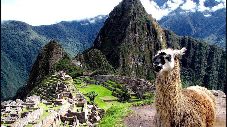 В Перу турист пытался сделать фото и свалился со скалы