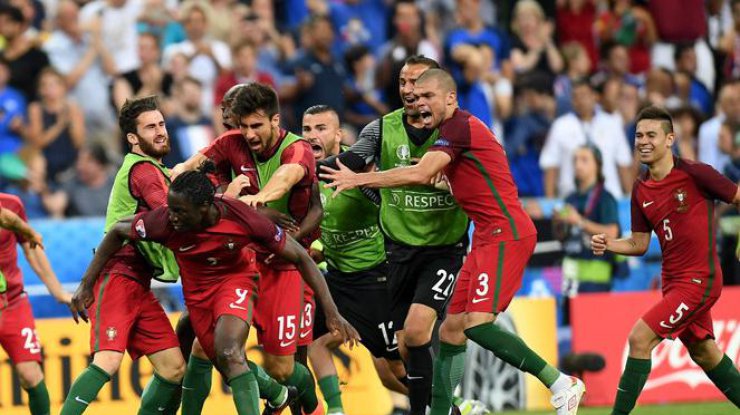 Первый гол в финале Евро-2016 забивает сборная Португалии