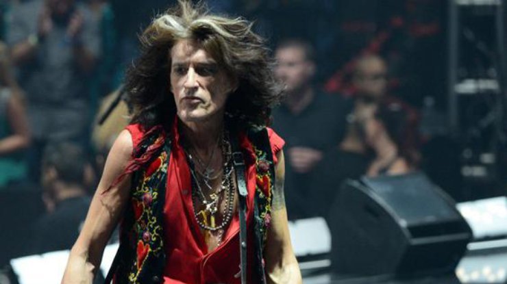 Гитариста группы Aerosmith госпитализировали во время концерта