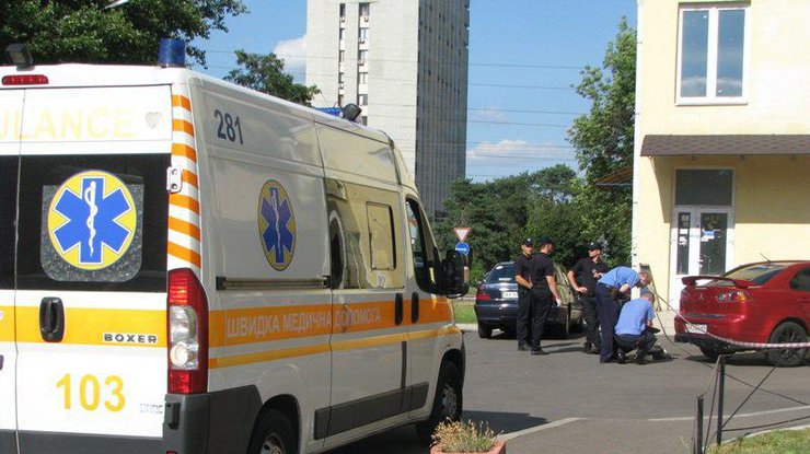 В Киеве женщина выпала из окна высотки