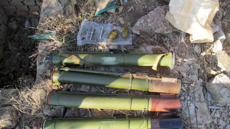 Полиция обнаружила тайник с гранатометами и минами