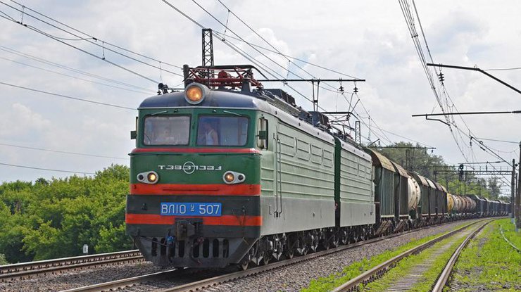 В Донецкой области пенсионера переехал локомотив 