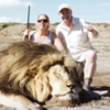 В Африке погибли браконьеры за селфи с мертвым львом (видео)