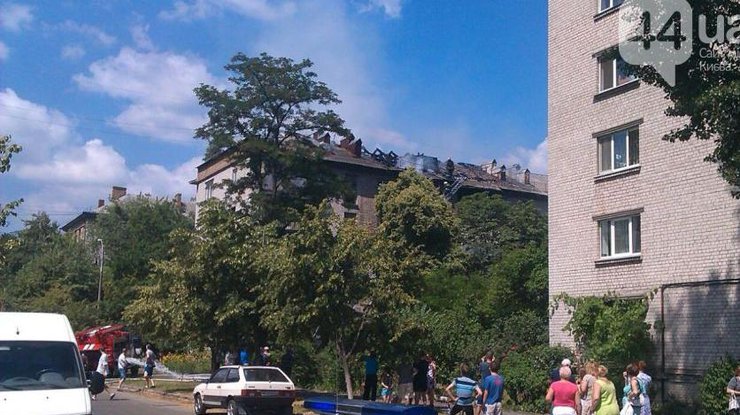На Дарнице в Киеве горит общежитие