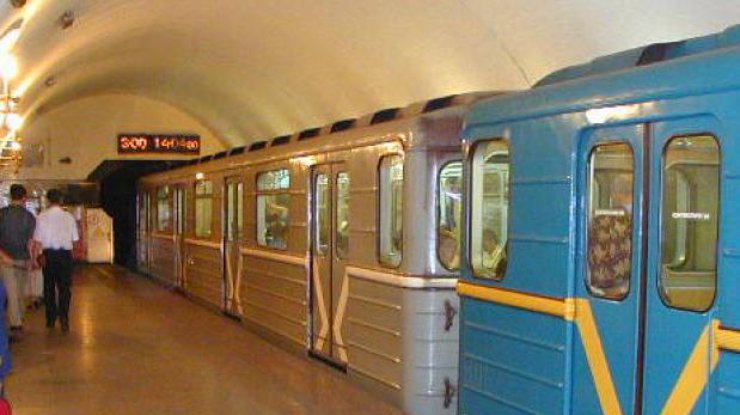 В метро Киева добавят поезда для футбольных болельщиков