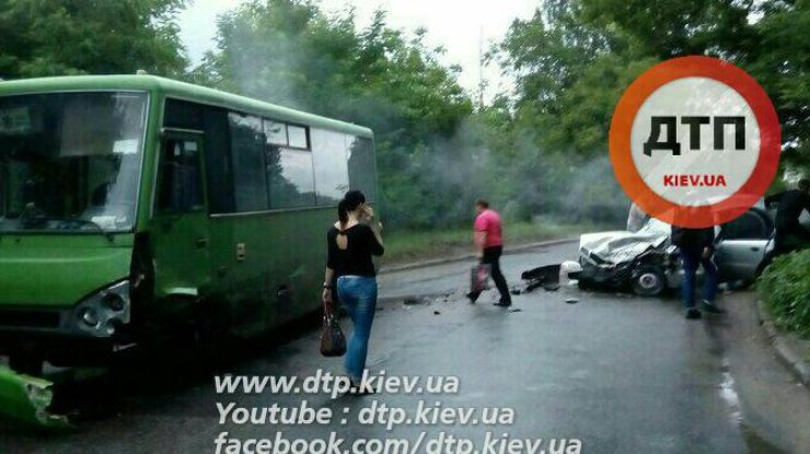 В ужасной аварии в Харькове погибли двое полицейских
