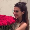 Седоковой подарили ларек роз (фото) 