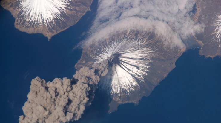 Как извергается вулкан Фото: sites