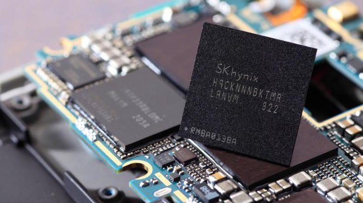 Компания SK hynix готовит к выпуску чипы HBM2