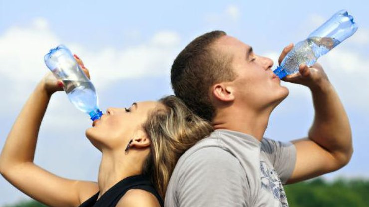 Пластиковые бутылки отравляют людей 