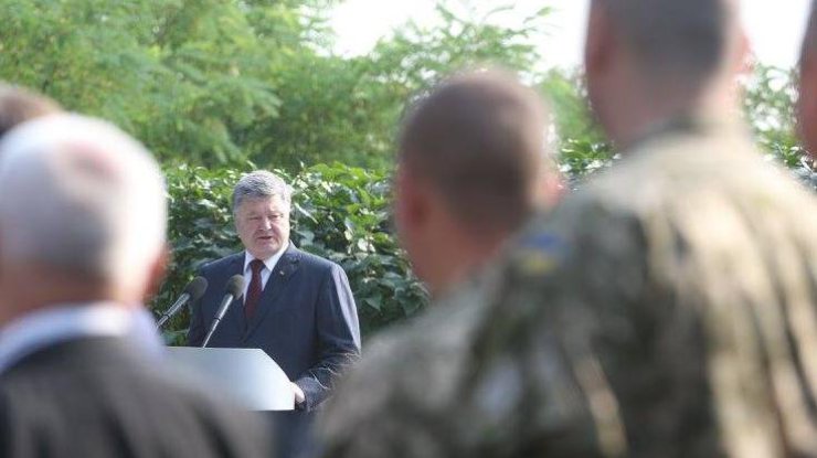 Порошенко сравнил войну на Донбассе с нашествием чужаков 