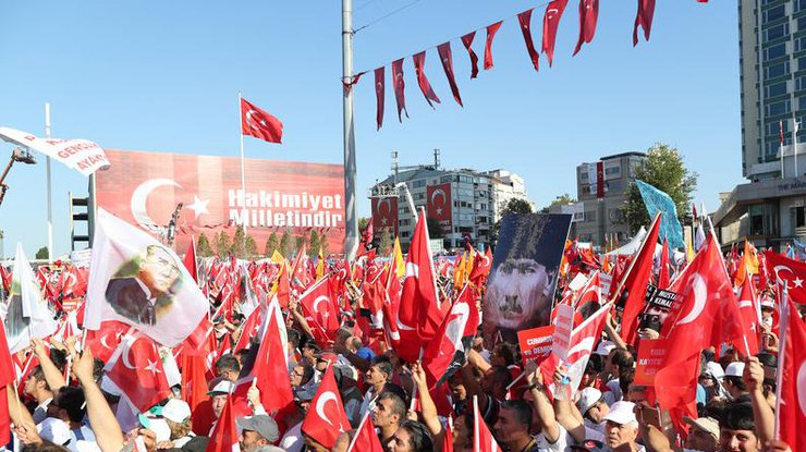 В Турции арестованы 17 журналистов за поддержку переворота
