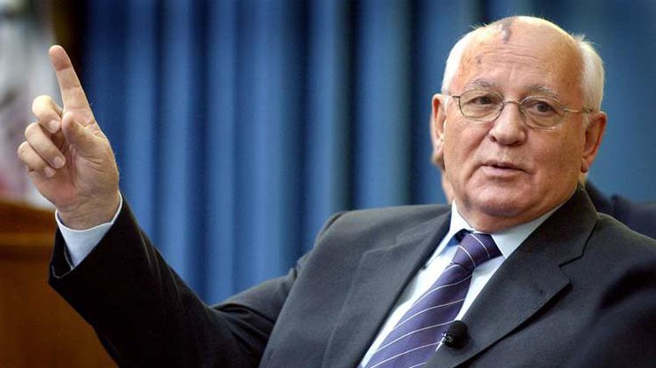 Горбачев увидел в действиях НАТО шаги по подготовке войны