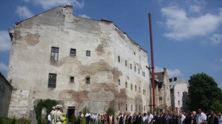 Во Львове на месте тюрьмы КГБ обнаружены массовые захоронения 