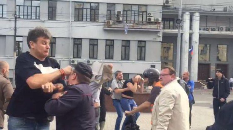 В Москве на митинге произошли стычки