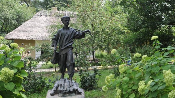 Вандалы похитили памятник поэту Тарасу Шевченко