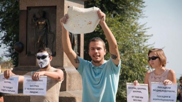 В Одессе впервые прошел митинг в поддержку шаурмы. Фото: Думская