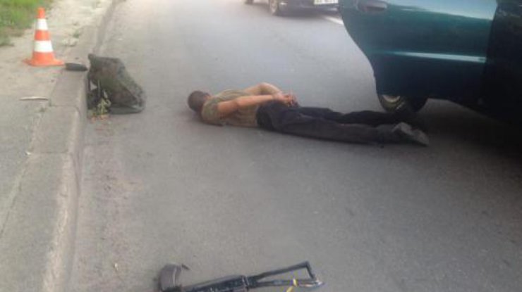 Военный обстрелял такси / Фото: из Facebook