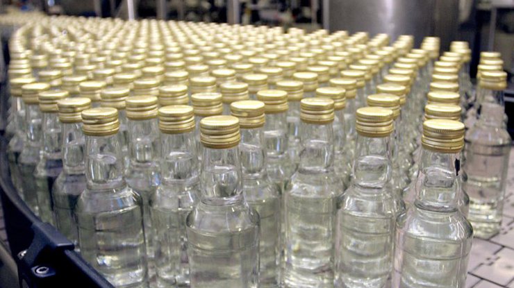 Производство водки сократилось на 38,3%