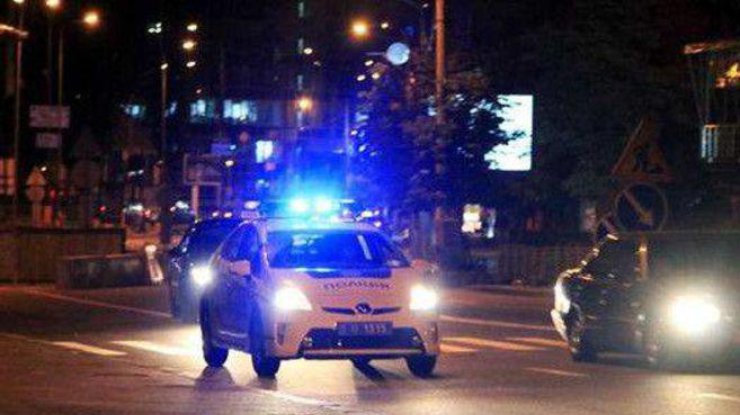 В Киеве внедорожник врезался в автомобиль полицейских 