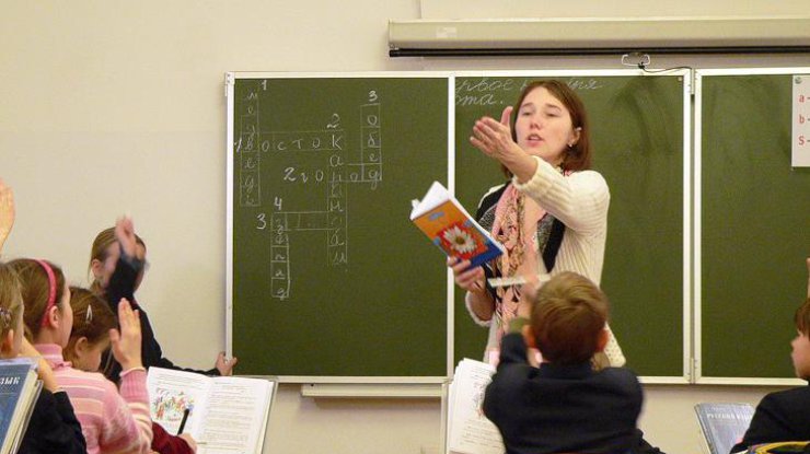В Киеве учителям пообещали надбавки