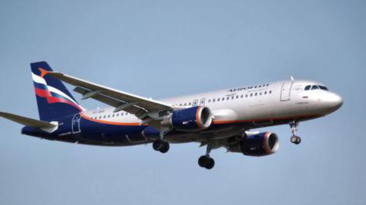 В России экстренно сел самолет из-за смерти женщины на борту