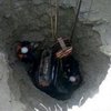 В Крыму авто провалилось в дыру в скале (фото)